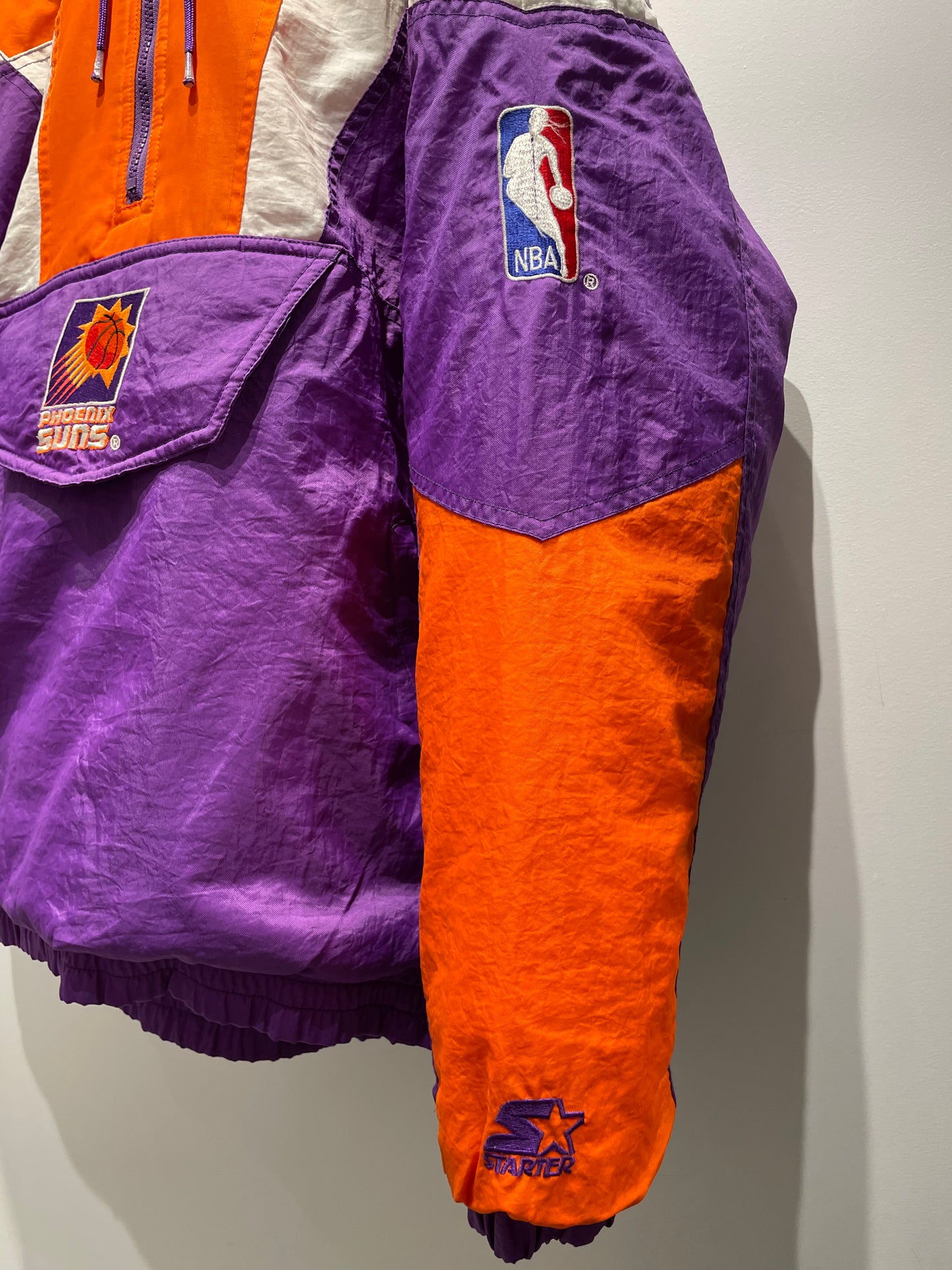 【古着】90's NBA フェニックス・サンズ Phoenix Suns ナイロン 中綿 ハーフジップ アノラック ジャケット パープル 紫