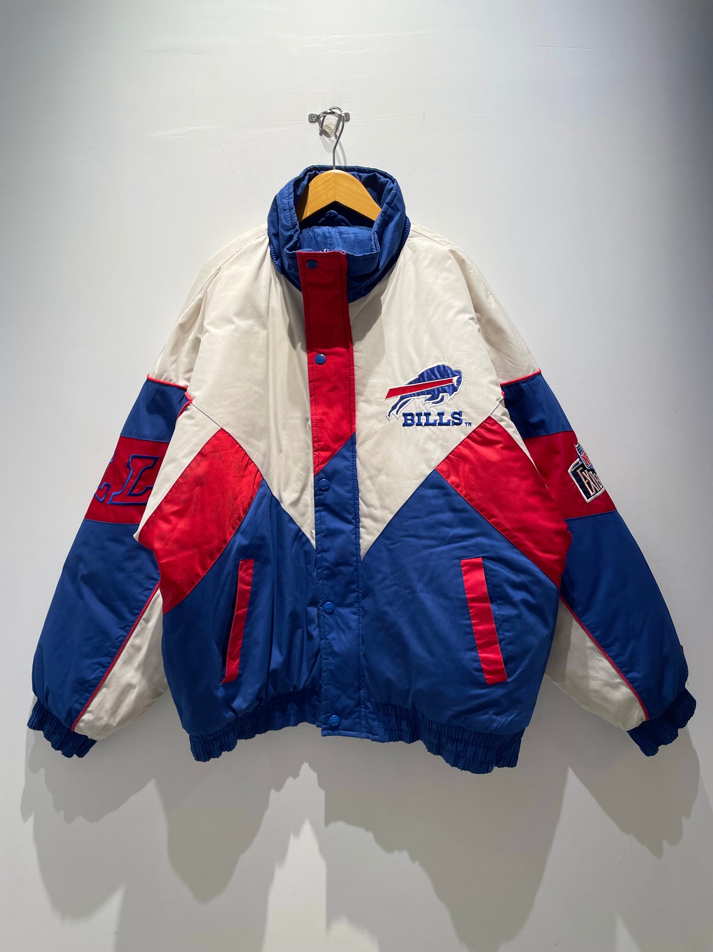 【古着】90's NFL バッファロー・ビルズ Buffalo Bills ナイロン 中綿  ジャケット ホワイト 白