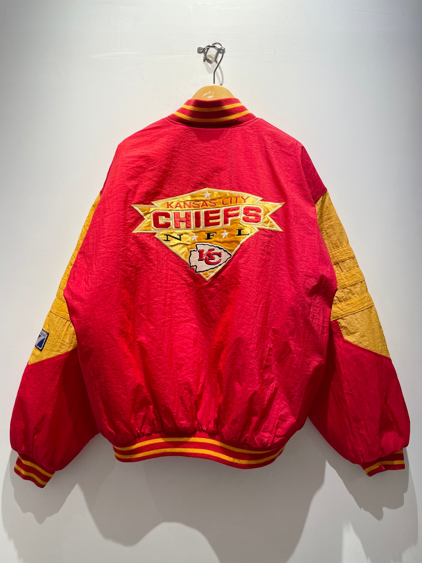 【古着】90's NFL カンザスシティ・チーフス Kansas City Chiefs ナイロン 中綿 スタジャン ジャケット レッド 赤