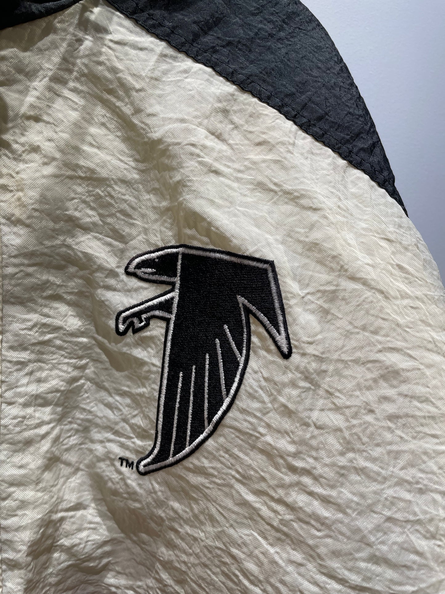 【古着】90's NFL アトランタ・ファルコンズ Atlanta Falcons ナイロン 中綿 ジャケット ブラック ホワイト 黒 白