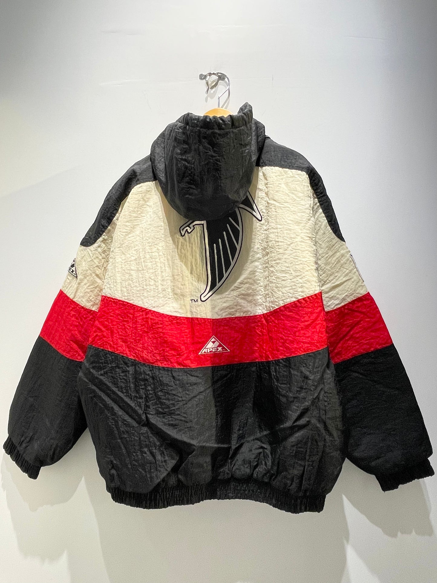 【古着】90's NFL アトランタ・ファルコンズ Atlanta Falcons ナイロン 中綿 ジャケット ブラック ホワイト 黒 白