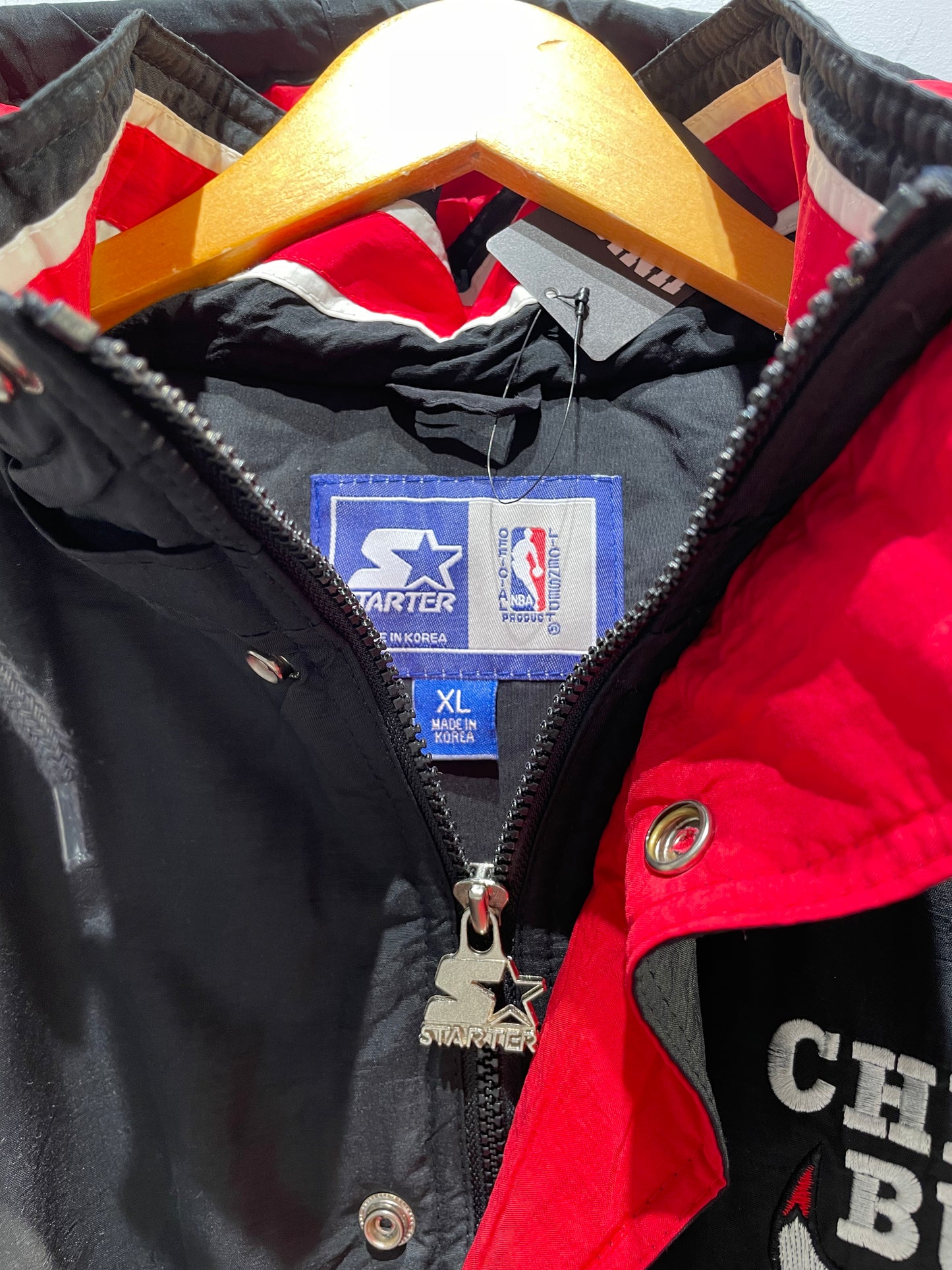 【古着】90's NBA シカゴ・ブルズ Chicago Bulls デッドストック ナイロン 中綿 ジャケット ブラック 黒