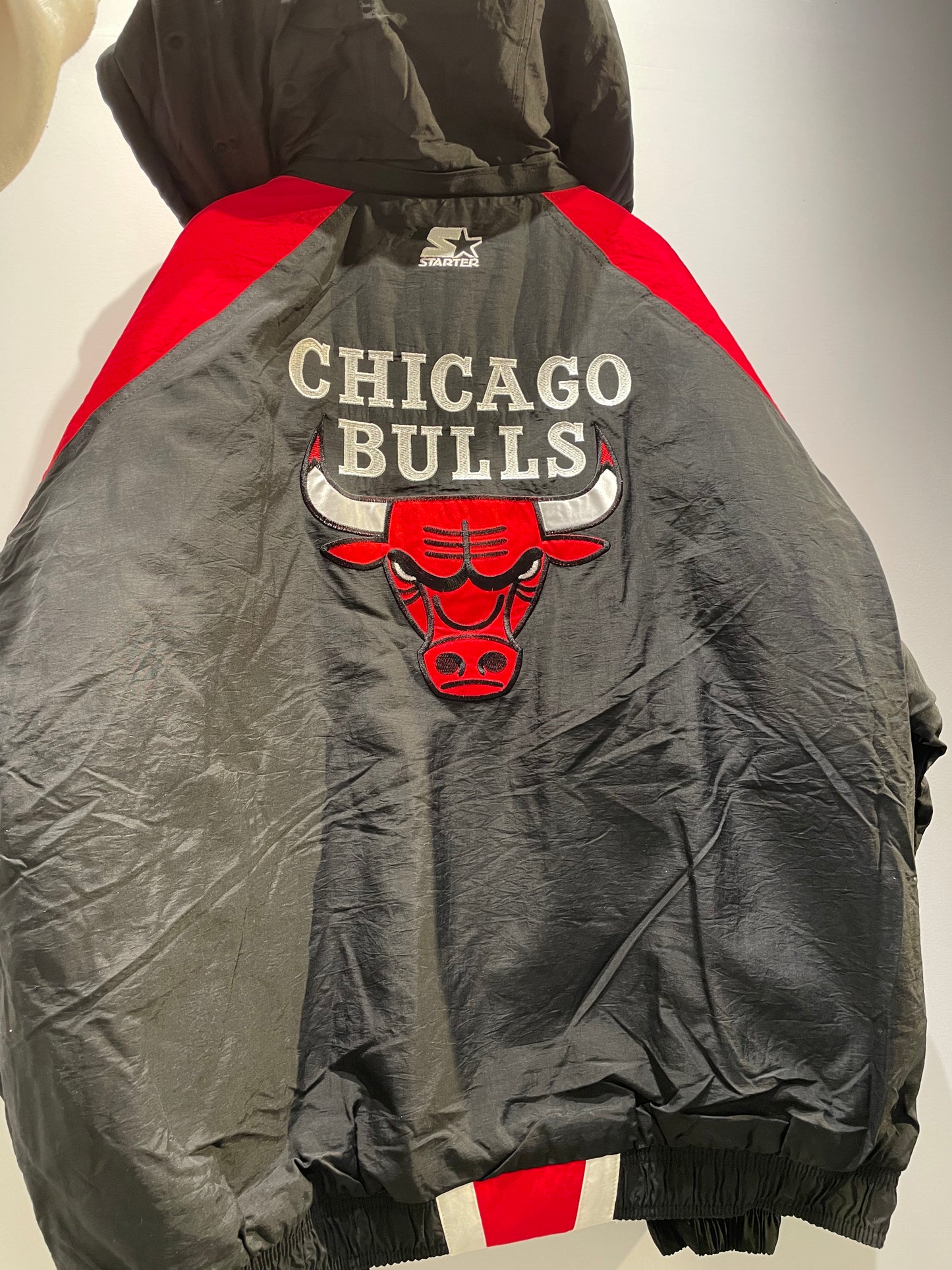 【古着】90's NBA シカゴ・ブルズ Chicago Bulls デッドストック ナイロン 中綿 ジャケット ブラック 黒